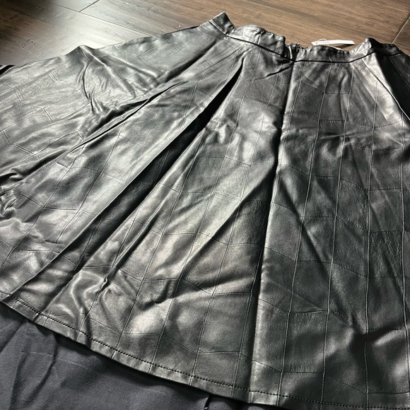 ASOS skater skirt in BLACK leather look - Picture 3 of 16